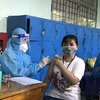 Tiêm vaccine phòng COVID-19 cho người dân. (Ảnh: Lê Thúy Hằng/TTXVN)