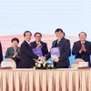 Thủ tướng Phạm Minh Chính chứng kiến lễ ký kết Chương trình phối hợp giữa Bộ Giáo dục và Đào tạo và Bộ Y tế về công tác y tế trường học, chăm sóc sức khoẻ trẻ em, học sinh, sinh viên giai đoạn 2022-2026. (Ảnh: Dương Giang/TTXVN) 