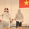 Hai kiếm thủ kỳ cựu Vũ Thành An (bên phải) và Nguyễn Xuân Lợi đang nỗ lực tập luyện để hướng tới mục tiêu giành huy chương vàng tại SEA Games 31. ( Ảnh: Minh Quyết/TTXVN) 