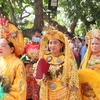 Chuẩn bị các nghi thức trong lễ hội Tháp Bà Ponagar năm 2022. (Ảnh: Tiên Minh/TTXVN)
