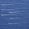 Các tàu cá tham gia tìm kiếm nạn nhân mất tích sau vụ chìm tàu du lịch Kazu I ở ngoài khơi bờ biển Hokkaido, Nhật Bản ngày 24/4. (Ảnh: Kyodo/TTXVN)