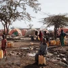 Người dân tại trại tị nạn ở Baidoa, Somalia. (Ảnh: AFP/TTXVN)