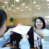 Tiếp nhận và giải quyết hồ sơ của các sở, ban, ngành tại Trung tâm Phục vụ hành chính công tỉnh Bắc Giang. Ảnh minh họa. (Ảnh: Danh Lam/TTXVN)