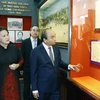 Chủ tịch nước Nguyễn Xuân Phúc, nguyên Chủ tịch Quốc hội Nguyễn Thị Kim Ngân thăm Khu lưu niệm đồng chí Phạm Hùng. (Ảnh: Thống Nhất/TTXVN) 