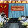 Quang cảnh buổi làm việc giữa Chủ tịch nước Nguyễn Xuân Phúc với Ban Thường vụ tỉnh ủy Bến Tre. (Ảnh: Thống Nhất/TTXVN) 