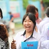 Thí sinh tại điểm thi Trường THPT Ninh Bình-Bạc Liêu, thành phố Ninh Bình rạng rỡ khi làm tốt bài thi tổ hợp . (Ảnh: Thanh Tùng/TTXVN)