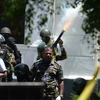 Binh sỹ được triển khai giữ trật tự tại Colombo, Sri Lanka, ngày 13/7. (Nguồn: AFP/TTXVN)