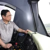 Thủ tướng Phạm Minh Chính kiểm tra tàu vận hành từ ga S8 đến Nhổn. (Ảnh: Dương Giang/TTXVN) 