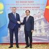 Bộ trưởng Ngoại giao Bùi Thanh Sơn và Phó Thủ tướng, Bộ trưởng Ngoại giao Kazakhstan Mukhtar Tileuberdi. (Nguồn: TTXVN)