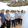 Thủ tướng Phạm Minh Chính kiểm tra dự án tuyến đường cao tốc Tuyên Quang- Phú Thọ. (Ảnh: Dương Giang/TTXVN) 