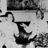 Chủ tịch Hồ Chí Minh tiếp và nói chuyện thân mật với Trưởng đoàn đại biểu Đảng và Mặt trận Lào yêu nước Kaysone Phomvihane sang thăm hữu nghị Việt Nam (1966). (Ảnh: Tư liệu TTXVN) 
