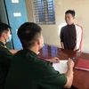 Lực lượng Biên phòng cửa khẩu An Thới, tỉnh Kiên Giang xác minh thông tin các nạn nhân. (Ảnh: TTXVN phát)