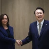Phó Tổng thống Mỹ Kamala Harris và Tổng thống Hàn Quốc Yoon Suk-yeol. (Nguồn: Reuters)