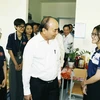 Chủ tịch nước Nguyễn Xuân Phúc thăm ký túc xá sinh viên tại Đại học Quốc gia Thành phố Hồ Chí Minh. (Ảnh: Thống Nhất/TTXVN) 