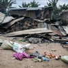 Nhiều ngôi nhà bị đốt phá trong vụ tấn công của phiến quân tại làng Manzalaho gần Beni, CHDC Congo. (Nguồn: AFP/TTXVN)