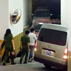 Lực lượng cảnh sát điều tra tới trụ sở Tân Hoàng Minh tại phố Quang Trung, phường Trần Hưng Đạo, quận Hoàn Kiếm, Hà Nội. (Ảnh: Phạm Kiên/TTXVN) 