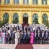 Chủ tịch nước Nguyễn Xuân Phúc với các đại biểu. (Ảnh: Thống Nhất/TTXVN) 