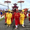Nhân dân làng An Hải xưa và người dân huyện Côn Đảo ngày nay long trọng tổ chức lễ giỗ bà Thứ phi Hoàng Phi Yến. (Ảnh: TTXVN phát) 