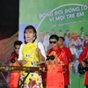 Các trẻ khuyết tật biểu diễn âm nhạc tại lễ kỷ niệm. (Ảnh: Trần Lê Lâm/TTXVN)