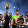 Niềm hạnh phúc vỡ oà trong giây phút trên đỉnh cao vô địch World Cup của Lionel Messi (giữa) và đồng đội. (Nguồn: AFP/TTXVN)