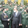Chủ tịch nước Nguyễn Xuân Phúc với các đại biểu doanh nhân là cựu chiến binh. (Ảnh: Lâm Khánh/TTXVN) 