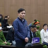 Bị cáo Lưu Văn Phương, nhân viên Công ty AIC trả lời thẩm vấn tại phiên tòa. (Ảnh: Phạm Kiên/TTXVN)