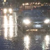 Các phương tiện di chuyển trong mưa lớn do ảnh hưởng của bão ở Millbrae, California, Mỹ ngày 4/1/2023. (Nguồn: THX/TTXVN)