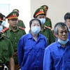 Bị cáo Nguyễn Thị Kim Hạnh (Mười Tường) cùng đồng phạm nghe Hội đồng xét xử tuyên án. (Ảnh: Công Mạo/TTXVN)