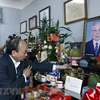 Chủ tịch nước Nguyễn Xuân Phúc dâng hương tưởng nhớ Chủ tịch Hội đồng Nhà nước Võ Chí Công. (Ảnh: Thống Nhất/TTXVN) 