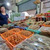 Các mặt hàng hải sản khô được bán tại chợ Phan Rang, tỉnh Ninh Thuận. (Ảnh: Nguyễn Thành/TTXVN)