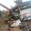 Hiện trường vụ tai nạn xe buýt ở Kaffrine, miền trung Senegal, ngày 8/1/2023. (Ảnh: AFP/TTXVN) 