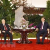 Tổng Bí thư Nguyễn Phú Trọng và Tổng Bí thư, Chủ tịch Trung Quốc Tập Cận Bình thưởng thức trà trong chuyến thăm chính thức Trung Quốc. (Ảnh: Trí Dũng/TTXVN)