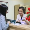 Tư vấn các gói chăm sóc sức khỏe, y học cổ truyền cho khách hàng. (Ảnh: Mai Trang/TTXVN)