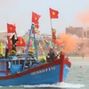 Tàu cá của các ngư dân Quảng Ngãi rẽ sóng vươn khơi. (Ảnh: Đinh Hương/TTXVN)