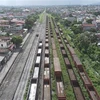 Dự án đường sắt Yên Viên-Cái Lân "treo" quá lâu khiến các toa tàu, tà vẹt, đường ray lâu không vận hành đã xuống cấp, hoen rỉ. (Ảnh: Thanh Vân/TTXVN) 