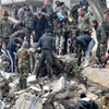 Lực lượng cứu hộ tìm kiếm nạn nhân tại hiện trường đổ nát sau trận động đất tại Jableh, tỉnh Latakia, Syria, ngày 6/2/2023. (Nguồn: THX/TTXVN) 