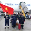 Đội tìm kiếm cứu nạn và cứu hộ Bộ Công an hoàn thành nhiệm vụ tại Thổ Nhĩ Kỳ, về đến sân bay quốc tế Nội Bài. (Ảnh: Phạm Kiên/TTXVN) 