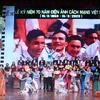 Biểu diễn văn nghệ chào mừng lễ kỷ niệm 70 năm Điện ảnh Cách mạng Việt Nam. (Ảnh: Hoàng Hiếu/TTXVN)