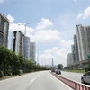 Nhiều chung cư cao tầng dọc 2 bên Xa lộ Hà Nội, thành phố Thủ Đức (Thành phố Hồ Chí Minh). (Ảnh: Hồng Đạt/TTXVN)