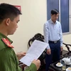 Công an tỉnh Cao Bằng đọc lệnh bắt tạm giam ông Nguyễn Trọng Phùng, Phó Giám đốc Sở tài nguyên và môi trường Cao Bằng. (Ảnh: TTXVN phát)