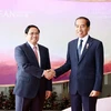Thủ tướng Phạm Minh Chính và Tổng thống Indonesia Joko Widodo tại Labuan Bajo. (Ảnh: Dương Giang/TTXVN) 