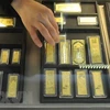Vàng miếng được bày bán tại một cửa hàng ở tỉnh An Huy, Trung Quốc. (Ảnh: AFP/TTXVN)