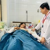 Ông N.H.Đ., 43 tuổi, trú tại Thành phố Hồ Chí Minh, bị bỏng nặng do bị người khác tẩm xăng đốt được điều trị tại bệnh viện đa khoa Thống Nhất (Đồng Nai). (Ảnh: Lê Xuân/TTXVN) 