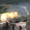 Xe tăng K-2 của quân đội Hàn Quốc tham gia cuộc tập trận bắn đạn thật tại thao trường huấn luyện hỏa lực Seungjin ở Pocheon, ngày 15/6/2023. (Ảnh: Yonhap/TTXVN)