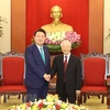 Tổng Bí thư Nguyễn Phú Trọng tiếp Tổng thống Hàn Quốc Yoon Suk Yeol. (Ảnh: Trí Dũng/TTXVN) 