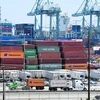 Container hàng hóa được xếp tại cảng Long Beach, California, Mỹ. (Ảnh: AFP/TTXVN) 