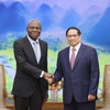 Thủ tướng Phạm Minh Chính và Tổng Giám đốc Tổ chức Lao động Quốc tế (ILO) Gilbert F. Houngbo. (Ảnh: Dương Giang/TTXVN) 