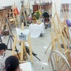 Đến với lớp học vẽ miễn phí ở Bảo tàng Mỹ thuật xã Cổ Đô, các em được thỏa sức đam mê với hội họa. (Nguồn: Vietnam+) 