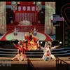 Nghệ sỹ Nhà hát Nghệ thuật Hát bội Thành phố Hồ Chí Minh diễn trích đoạn vở Song nữ loạn Viên Môn. (Ảnh: Phương Vy/TTXVN) 
