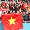 Rất đông khán giả nhiệt thành đã đến cổ vũ cho Đội tuyển Nữ Việt Nam trên sân Eden Park. (Ảnh: TTXVN phát) 